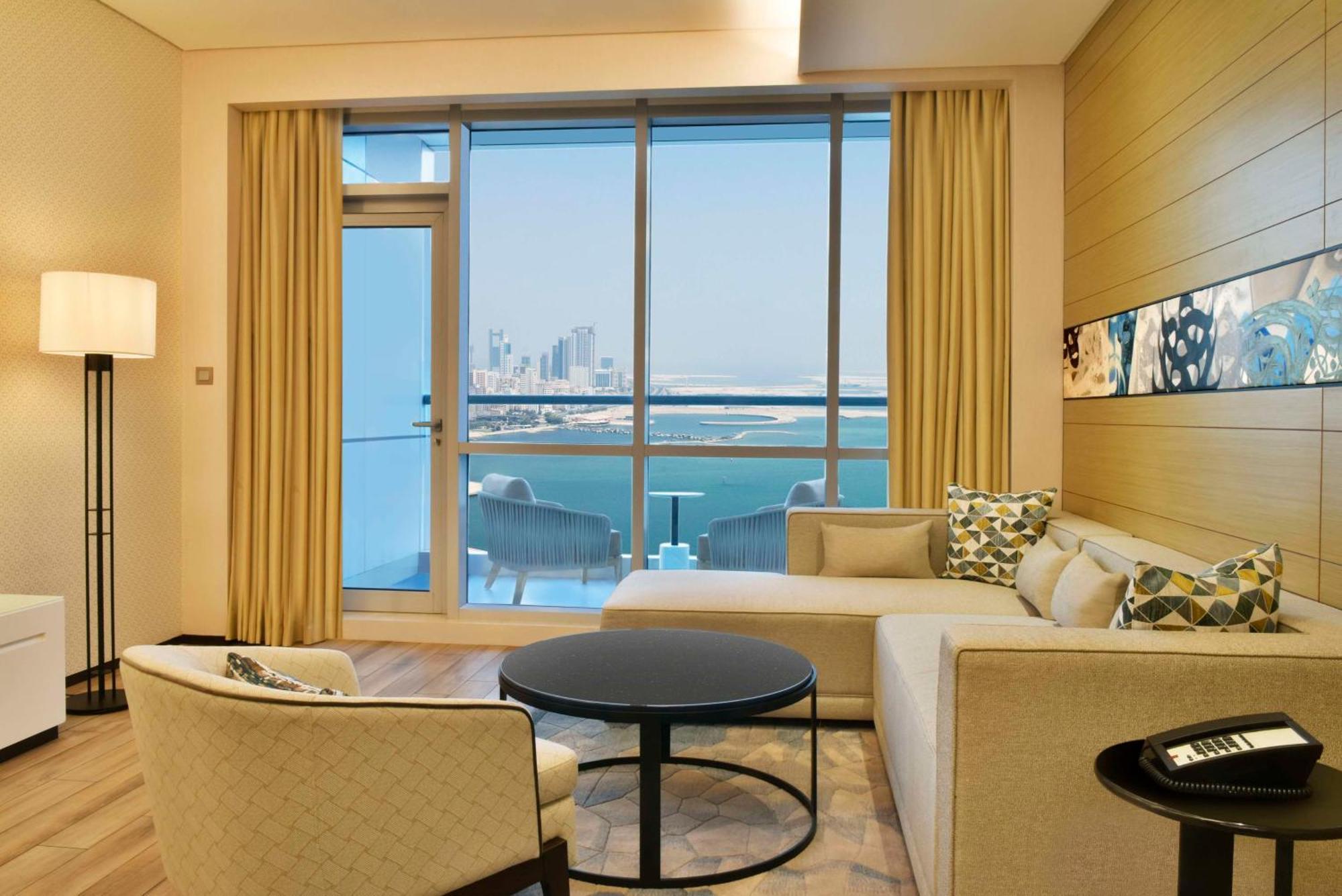 Отель Hilton Bahrain Манама Экстерьер фото